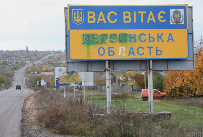 რუსებმა ხერსონში სკოლის შენობა დაბომბეს - არის მსხვერპლი