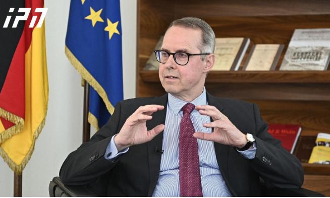 "უწყებამ მოკვლევა დაიწყო" - შემოსავლების სამსახური გერმანიის ელჩთან დაკავშირებით განცხადებას ავრცელებს