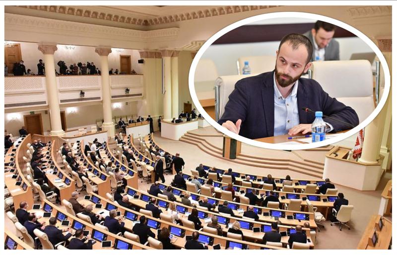 "ეს არის ფორმალურად პროცედურული ომი, რეალურად კი კონსტიტუციის დარღვევაა" - რას ამბობს ვახუშტი მენაბდე უმრავლესობის დეპუტატების ბოიკოტზე?