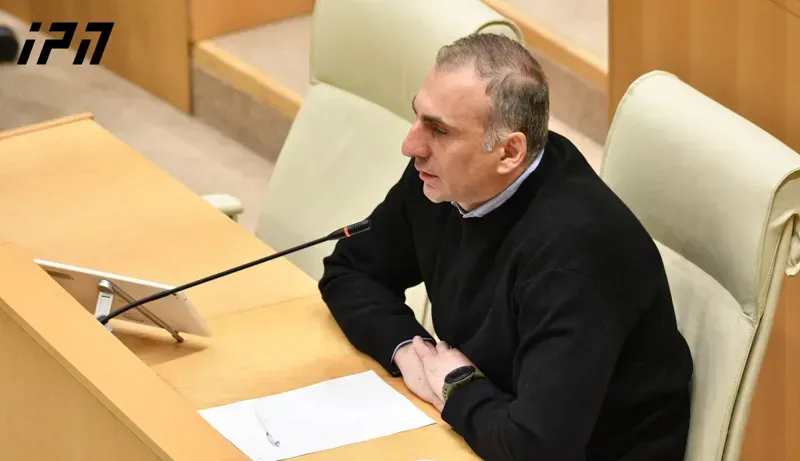 "ინფრასტრუქტურის მინისტრი დადის გაბღენძილი, მაგრამ დღე არ გავა არ გავიგოთ, რომ ახალაშენებული ხიდი ჩაინგრა, ახალაშენებული გზა ჩამოინგრა..." - ალეკო ელისაშვილი