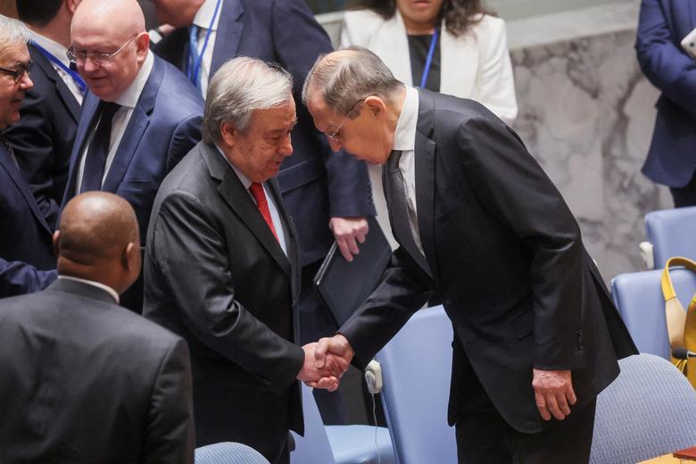 დღის ფოტო: გაეროს გენერალურმა მდივანმა სერგეი ლავროვს ხელი ჩამოართვა