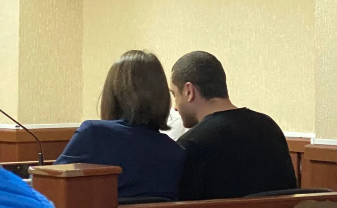 "მსხვერპლი ვარ" - რა თქვა პროცესზე მეუღლის მიმართ ძალადობაში ბრალდებულმა შალვა იაშვილმა?