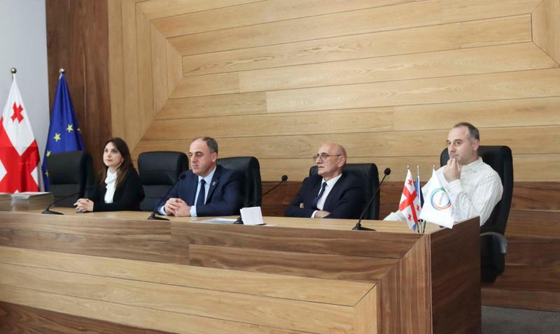 დავით ნარმანიამ "ენერგეტიკული ტურიზმის განვითარებისათვის" კურსის მონაწილეებს სერტიფიკატები გადასცა