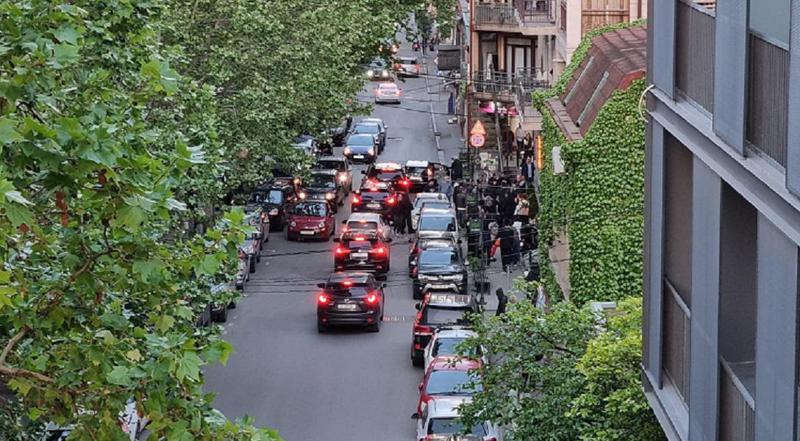 იყო ე.წ. ქურდული გარჩევა, რომელშიც 20-მდე ახალგაზრდა მონაწილეობდა, დაჭრილია თეატრალური უნივერსიტეტის რექტორის ვაჟი - რა მოხდა ვერაზე? ახალი დეტალები