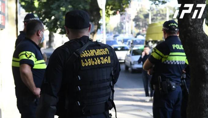 აღმაშენებლის გამზირზე, სავარაუდოდ, "ქოლ-ცენტრების" საქმესთან დაკავშირებით, სპეცოპერაცია მიმდინარეობს