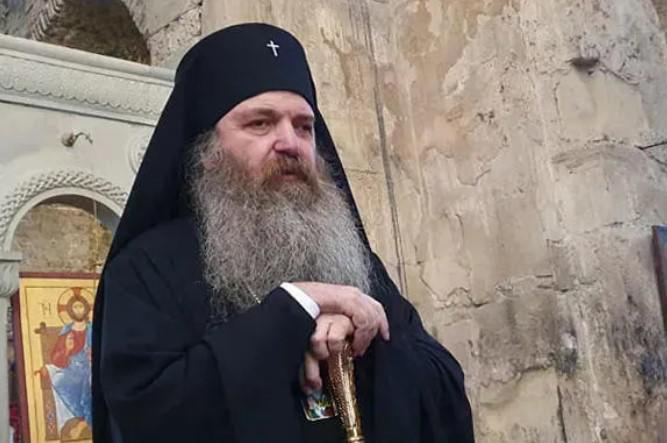 "უნდა დავაფასებინოთ ჩვენი ქვეყანა ყველას... რომ გარბიხარ წერილებით, მაგ საქციელს ჩემ ახალგაზრდობაში ოთხი ასო ერქვა - ნურც რუსებს ავარევინებთ და ნურც ევროპელებს" - მეუფე იაკობი