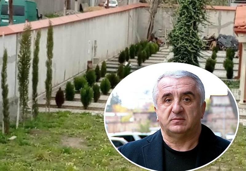 ბიზნესმენ ვალერი გელაშვილს საკუთარ ეზოში მოწყობილი საგვარეულო აკლდამის გამო სასამართლოში უჩივლეს - "ჩემი მიცვალებულები არიან,  ემოციურად ჩემთვის ამაზე ლაპარაკი მძიმეა"