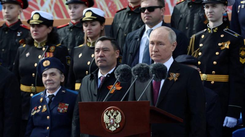 "დასავლეთი იწვევს სისხლიან კონფლიქტებსა და გადატრიალებებს, თესავს რუსოფობიას, ისინი ანადგურებენ ოჯახურ ტრადიციულ ღირებულებებს" - რა თქვა პუტინმა აღლუმზე