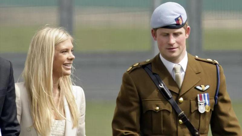 პრინცი ჰარი მიიჩნევს, რომ ყოფილ შეყვარებულს ჟურნალისტებმა დააშორეს - მორიგი დრამის დეტალები