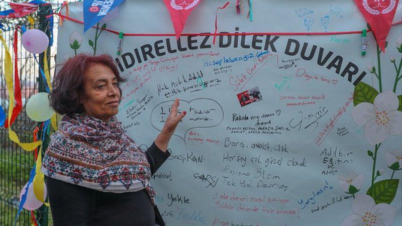 "მე ამ საზოგადოების ნაწილი ვარ..." - თურქი ტრანსგენდერი ქალი, რომელიც პარლამენტში მოსახვედრად იბრძვის