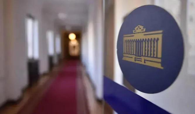 ხმაურია ფრაქცია "ნაციონალური მოძრაობის" სამუშაო ოთახში - ადგილი აქვს ხმამაღალ კამათსა და სავარაუდოდ, სიტყვიერ დაპირისპირებას