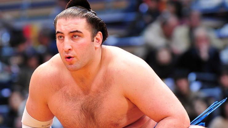 ტოჩინოშინი კარიერას ასრულებს