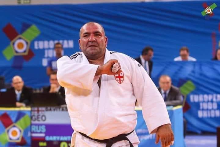 "თამაზი კი წამკრავს ხოლმე გვერდში ხელს, როცა რამის თქმას დავაპირებ, მაგრამ ლუკა რომ ჭიდაობდა, იმ დროს ვერ მოასწრო და დამცდა გინება..." - მოჭიდავე, რომლის კომენტატორობა "ასწორებს"