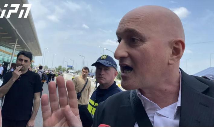 "რუსეთი ოკუპანტი არ არის! - საქართველოს ინტერესების მტერია ის, ვინც რუსეთს ოკუპანტს უწოდებს" - რუსეთიდან ჩამოსული მგზავრი