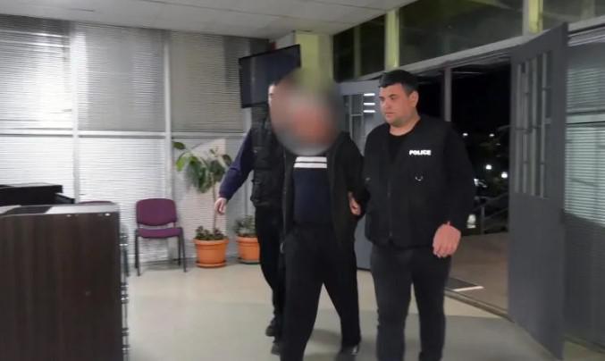 ვანში, არასრულწლოვანი გოგონას მიმართ სექსუალური ხასიათის ქმედების იძულების ბრალებით ერთ-ერთი სკოლის მიკროავტობუსის მძღოლი დააკავეს