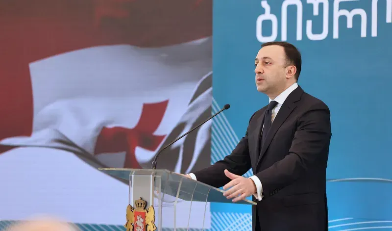 "პირდაპირი ფრენები რუსეთთან, მგონი, ჩვეულებრივი ამბავია, ეს არ ნიშნავს, რომ პოლიტიკურ კონსულტაციებს ვაწარმოებთ" - ირაკლი ღარიბაშვილი