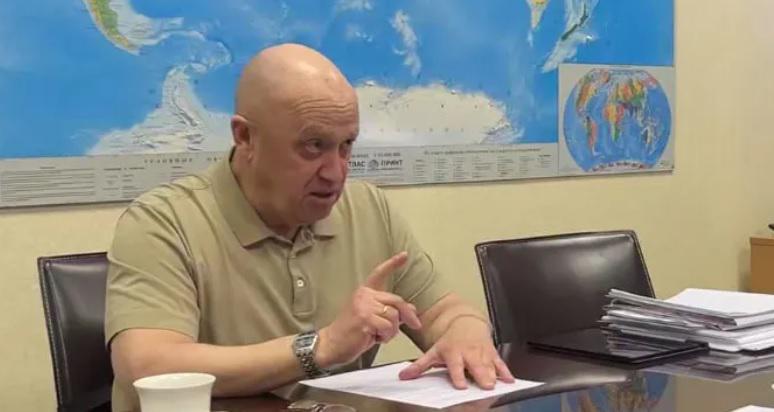 "მივედით უკრაინაში თავხედურად, ნაცისტების ძებნაში ჩექმით გადავუარეთ, მივუახლოვდით კიევს, მაგრამ "ჩავისვარეთ..."  - პრიგოჟინი აცხადებს, რომ უკრაინის დენაციფიკაცია და დემილიტარიზაცია არ შედგა