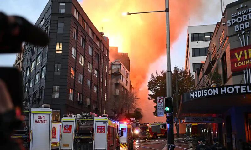 ავსტრალიაში ძლიერ ხანძარს შენობის ნგრევა მოჰყვა - ევაკუირებულია ასობით ადამიანი ( ფოტოები)