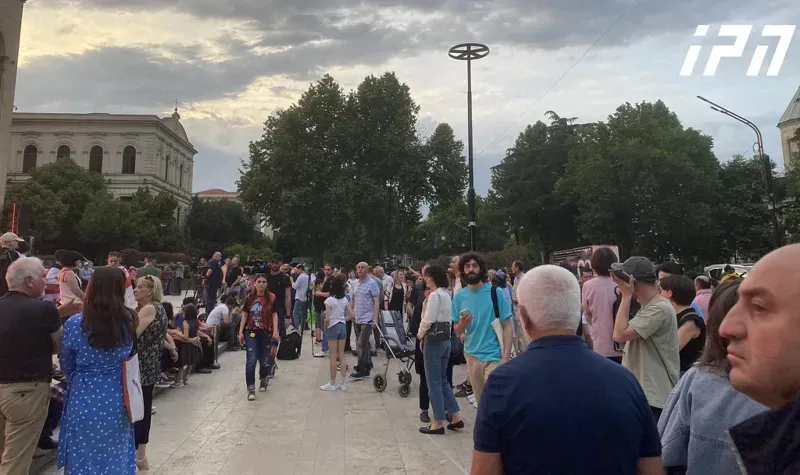 რა ვითარებაა პარლამენტთან, სადაც  აქცია დევიზით - "გარუსების პოლიტიკის წინააღმდეგ" მიმდინარეობს