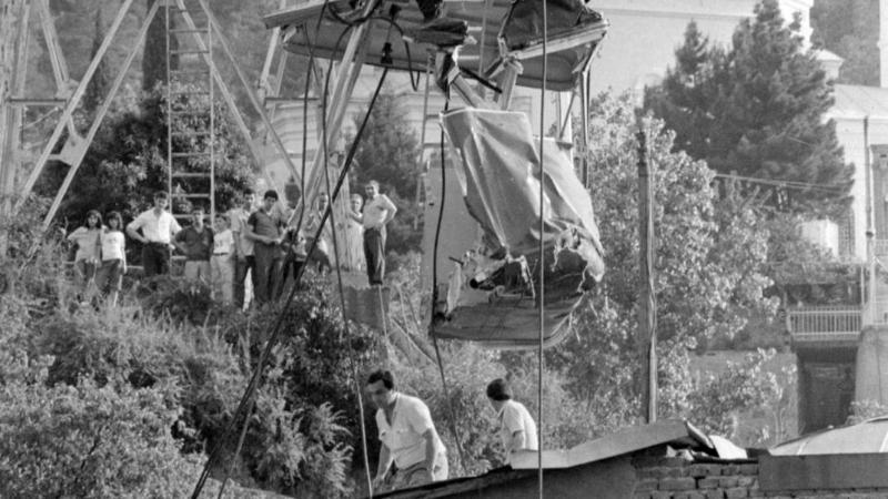 "უცებ მოწყდა ჩვენი ვაგონი და უსწრაფესად დაეშვა ქვემოთ. მგზავრები ძირს გაწვნენ. მე სანახევროდ ჩავიმუხლე..."  - 33 წელი მთაწმინდის საბაგიროს ტრაგედიიდან და ავარიას გადარჩენილის ნაამბობი