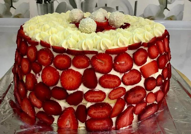 უგემრიელესი მარწყვის ტორტის რეცეპტი - დესერტი, რომელიც ყველას უყვარს