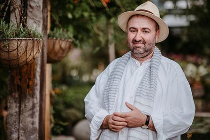 "დავუშვათ, გავიწყვიტე შუბლის ძარღვი და დავთანხმდი რუსული "ტუსოვკის" გამართვას ბაღში... ჩვენ რა უნდა ვქნათ? ჭურჭელი გავრეცხოთ და მოვემსახუროთ?" - რას წერს ზურა შევარდნაძე