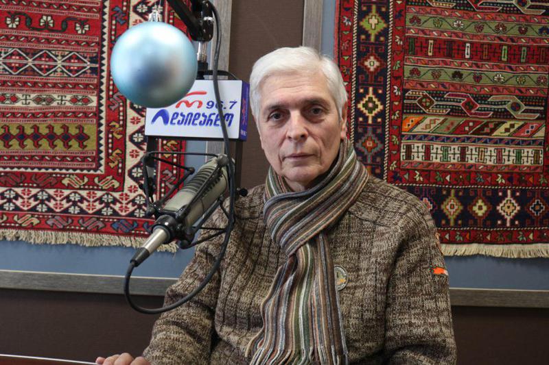 "ვაგონში 3-4 ადამიანი ვიჯექით ქართულად მოლაპარაკე, დანარჩენები - სასმელებით გამობრუჟული მეზობლები! ერთი ახალგაზრდა მეუბნება, რა გინდა, რუსები აქ ფულს ხარჯავენო" - რას წერს გია ნაცვლიშვილი?