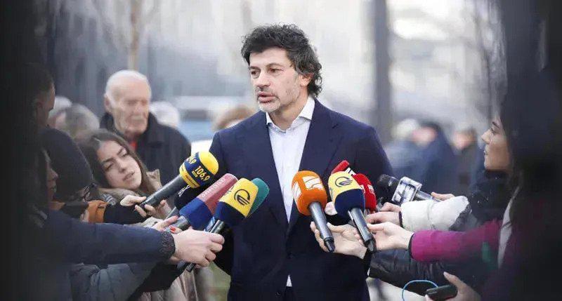 "პრეზიდენტი ია-ვარდებით ხელში ლარსის გამშვებ პუნქტზე რუს ტურისტებს ხვდებოდა და დღეს, ისევ ეს ადამიანები გვიპროტესტებენ ამ ყველაფერს" - კახა კალაძე