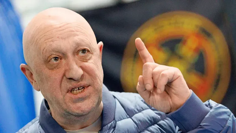 "პრეზიდენტი ცდება, ჩვენ პატრიოტები ვართ, ვიბრძოდით და ვიბრძვით - პრეზიდენტის მოთხოვნით, არავინ დანებდება"  - პრიგოჟინი
