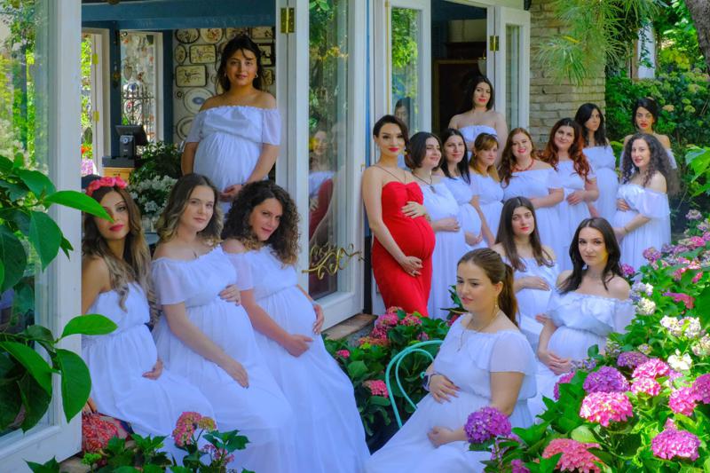 დღის ფოტო: 18 ორსული ერთად "გარდენია შევარდნაძეში" - "ვმრავლდებით ქართველები, არც ისე ცუდადაა საქმე!"