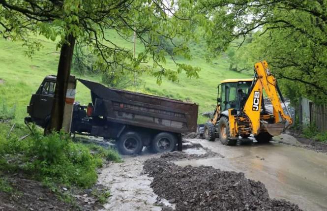 სტიქია ლენტეხში - ძლიერი წვიმის შედეგად დაზიანებულია სოფლებში გზები და ხიდები
