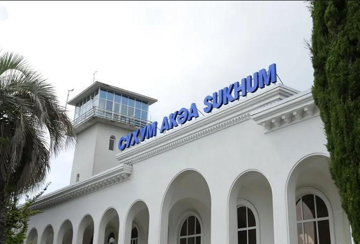 "სოხუმის აეროპორტში ტექნიკური ავიარეისების განხორციელება დაიწყო" - ბჟანია