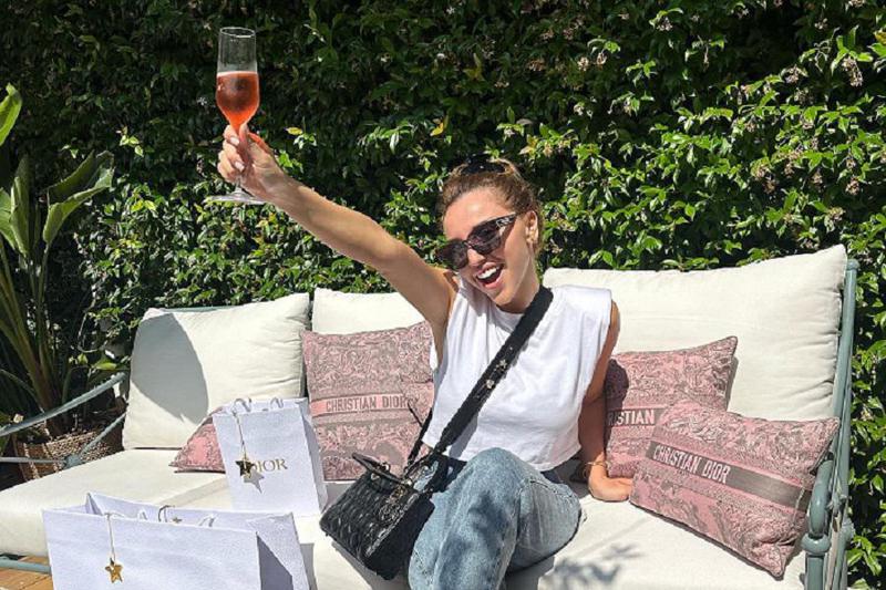 "ჩვენ ერთმანეთის სიყვარული და მხარდაჭერა გვჭირდება..." - ნუცა ბუზალაძე კომოს ტბაზე იმყოფება და გულშემატკივრებს მიმართავს