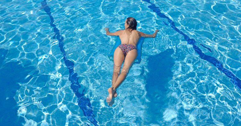 კატალონიის მთავრობა მოუწოდებს მუნიციპალიტეტებს, ქალებს აუზზე წელს ზემოთ შიშვლად ყოფნა არ აუკრძალონ