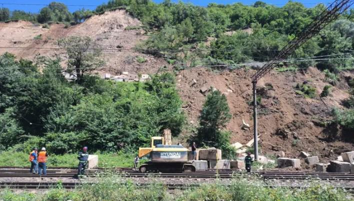 ხარაგაულში, სოფელ მარელისში ეძებენ კაცს, რომელიც მეწყერში მოყვა