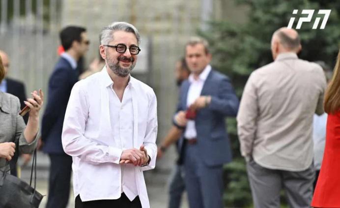 ნიკა გვარამია მიხეილ სააკაშვილის მოსანახულებლად "ვივამედში“ შევიდა