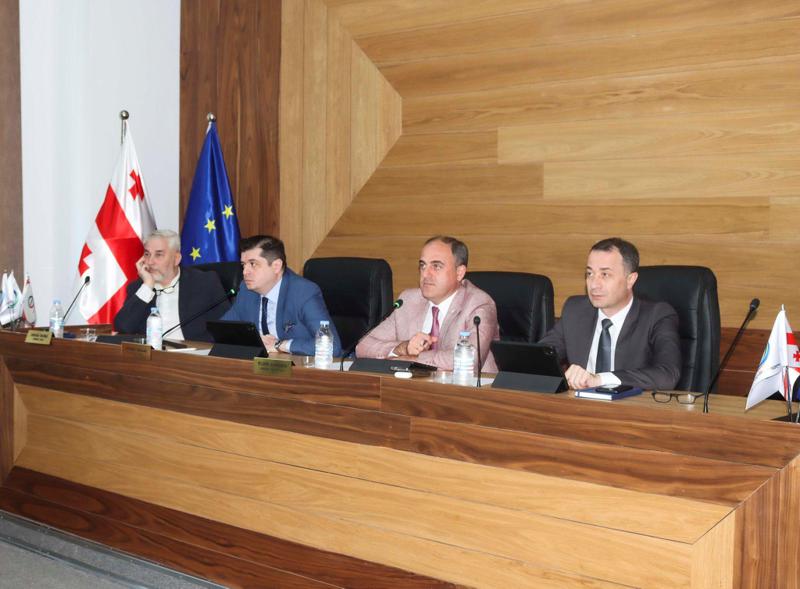 სემეკის თავმჯდომარემ, დავით ნარმანიამ თანამშრომლებს კომისიის ახალი წევრი წარუდგინა