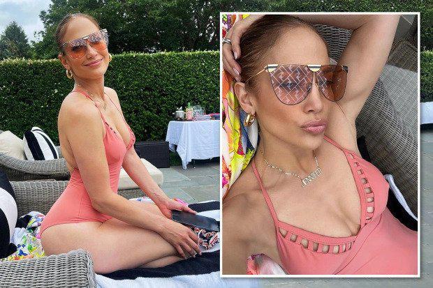 "მან შეწყვიტა დაბერება" - 54 წლის ჯენიფერ ლოპესი საცურაო კოსტიუმში იდეალურად გამოიყურება