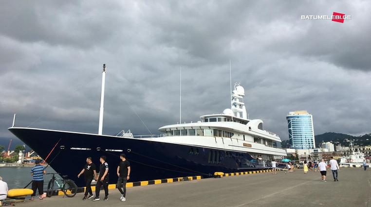 მილიარდერი საიმონსი ბათუმის პორტს 100 მილიონიანი იახტით ეწვია - ვინ არის ჯეიმს საიმონსი და რა აკავშირებს საქართველოსთან