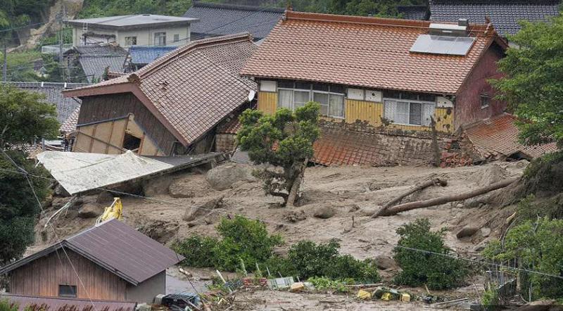 წყალდიდობის შედეგად დანგრეული სახლები, დაღუპულები და დაკარგულები - იაპონიაში სტიქიას ებრძვიან (ფოტოები)