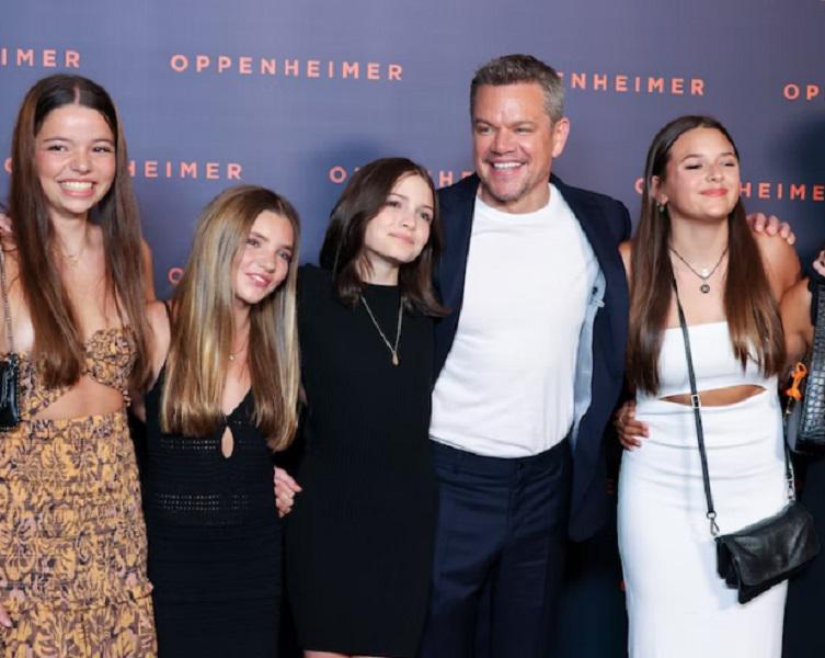 მეთ დეიმონი ქალიშვილებთან და მათ მეგობრებთან ერთად წითელ ხალიჩაზე (ფოტოები)