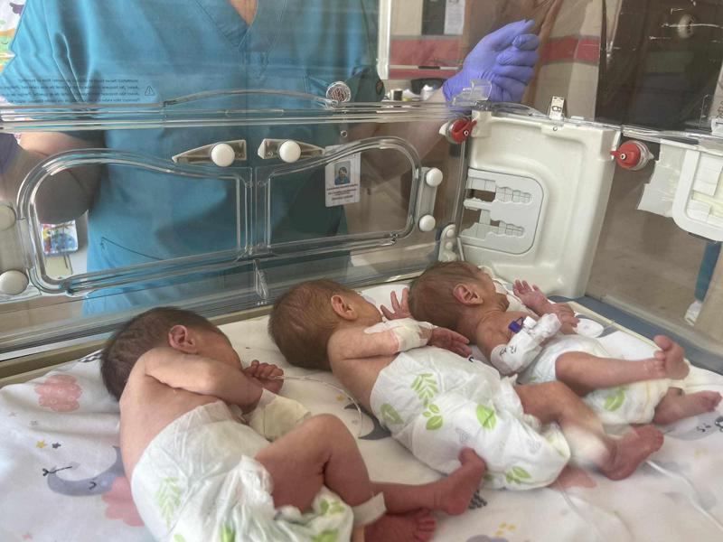 "ვერც კი დავიჯერე, რომ ეს გასაოცარი ამბავი ჩემს თავს ხდებოდა" - თბილისში სამი ტყუპი დაიბადა