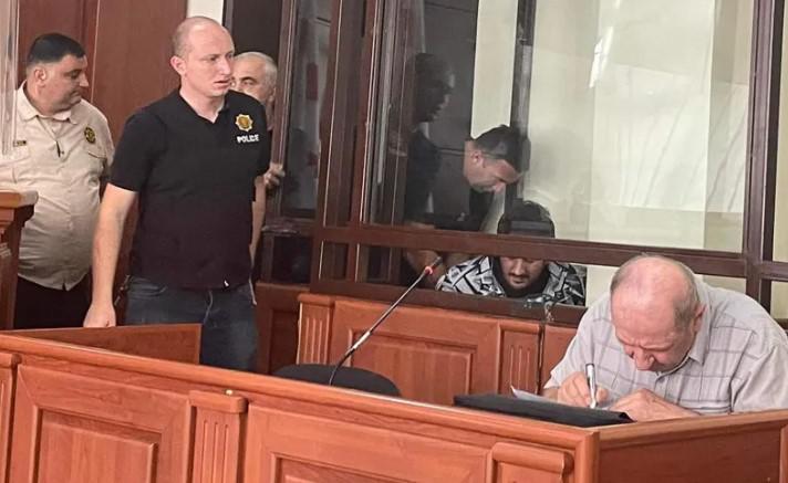 13 წლის შვილის გაუპატიურების ბრალდებით დაკავებულ მამას სასამართლომ პატიმრობა შეუფარდა