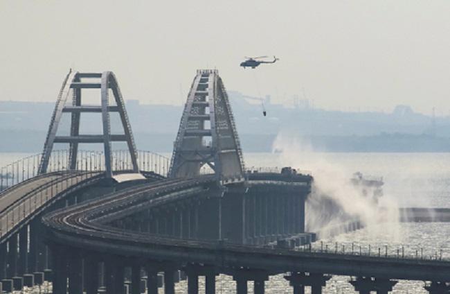 "ხიდს თავს დაესხნენ საზღვაო, ე.წ. წყალზედა დრონების საშუალებით..." - პარალიზებული ყირიმის ხიდი, მსხვერპლი და მრავალკილომეტრიანი რიგი: რას აცხადებენ უკრაინული და რუსული მხარეები?
