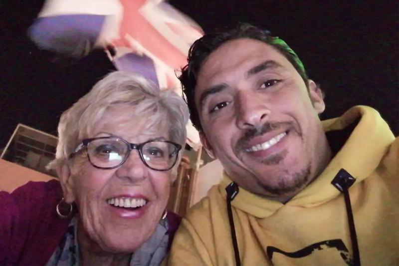 82 წლის აირი ჯონსი 36 წლის მეუღლეს ორწლიანი ქორწინების შემდეგ შორდება - "მისი წასვლისას ყველაზე მეტად იმან გამაღიზიანა, რომ თან კრევეტები წაიყოლა"