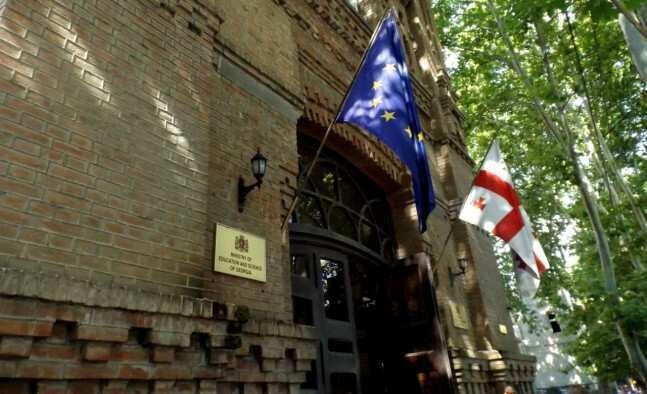"რუსულ-ქართული სასწავლებლის გახსნასთან დაკავშირებით საქართველოს საგანმანათლებლო სისტემაში არანაირი პროცედურა არ მიმდინარეობს" - განათლების სამინისტრო