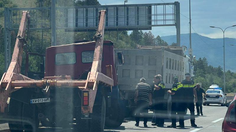 ავარია გორთან - ევაკუატორი სატვირთო ავტომობილს შეეჯახა
