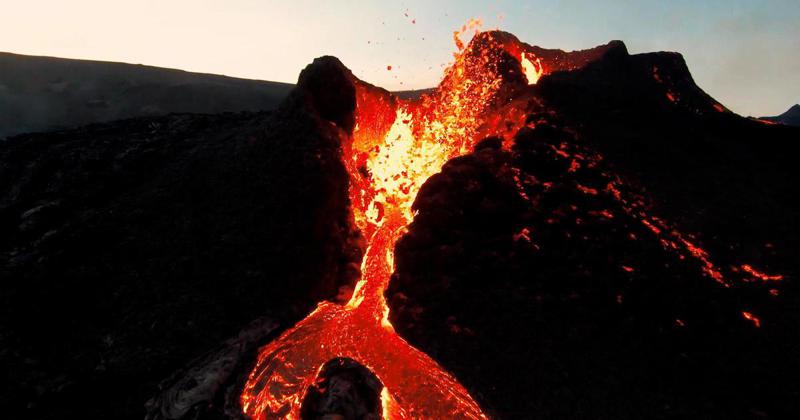დედამიწის ყველაზე "ახალგაზრდა" ვულკანი - ისლანდიაში, ნაპრალის გაჩენის შედეგად, ახალი ვულკანი წარმოიქმნა (ფოტოები)
