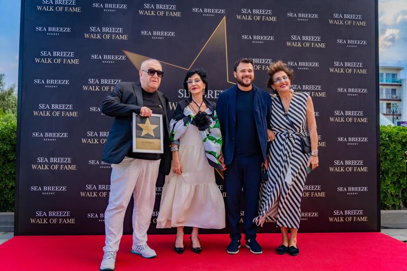 "ეს იყო დაუვიწყარი დღე" - ნანი ბრეგვაძეს აზერბაიჯანში ვარსკვლავი გაუხსნეს: ვინ იყვნენ ცნობილ სტუმრებს შორის და როგორ გამოიყურებოდა ლეგენდარული მომღერალი ცერემონიაზე (ფოტოები)