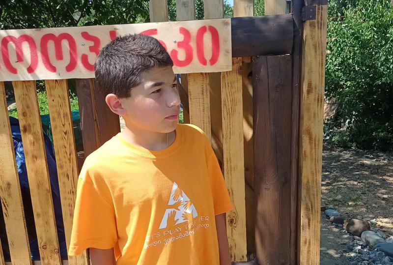 გაიცანით 14 წლის სურამელი ბიჭი, რომელმაც საკუთარი ზოოპარკი გააშენა - "თვალსა და ხელს შუა გაივსო ჩვენი ვოლიერები... ჩემმა გათვლებმა გაამართლა და დღეში 20-25 ადამიანს ვმასპინძლობ"